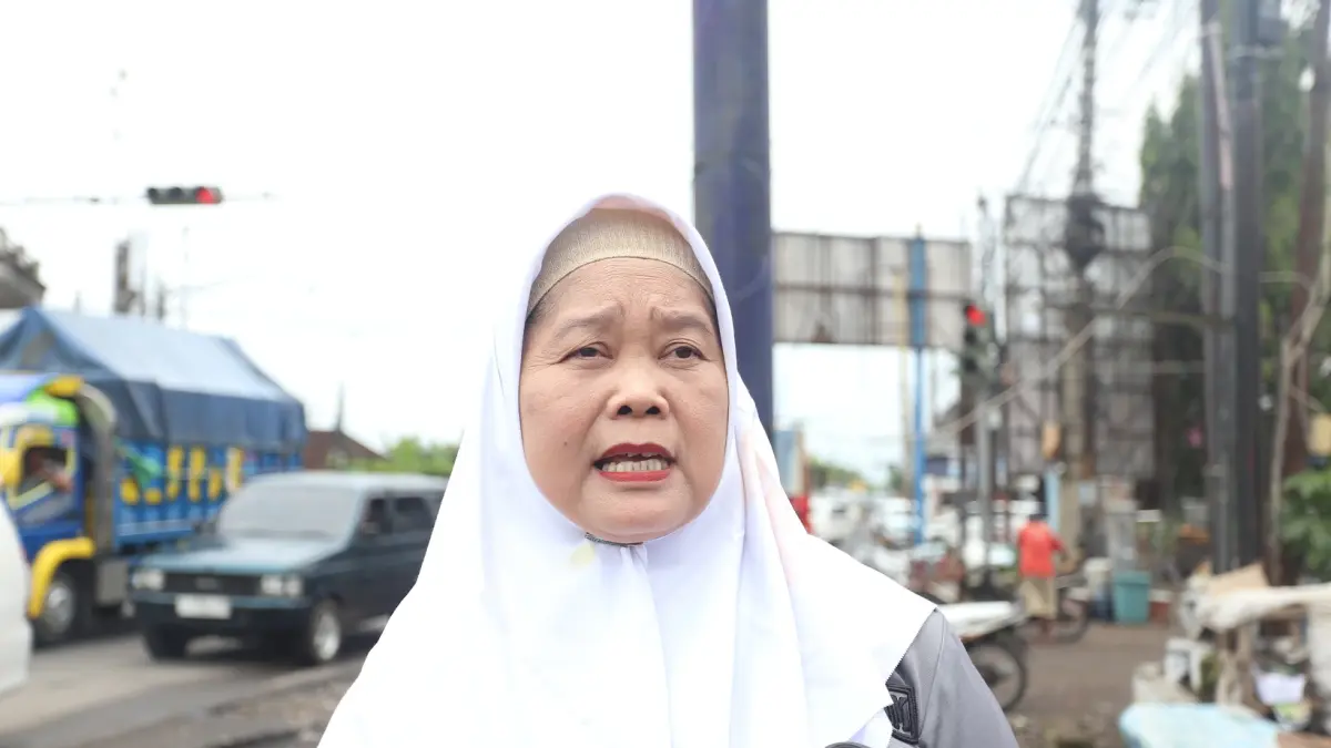 "Yang 93 itu masih proses pengajuan perizinan. Ada yang ke PTPN, ke Perhutani, ke PJKA. Ada juga milik PG Semboro, kemudian pengairan Provinsi Jawa Timur di wilayah Lumajang." SARTINI, Kepala Diskopumdag Jember. (SIDKIN ALI/RADAR JEMBER)