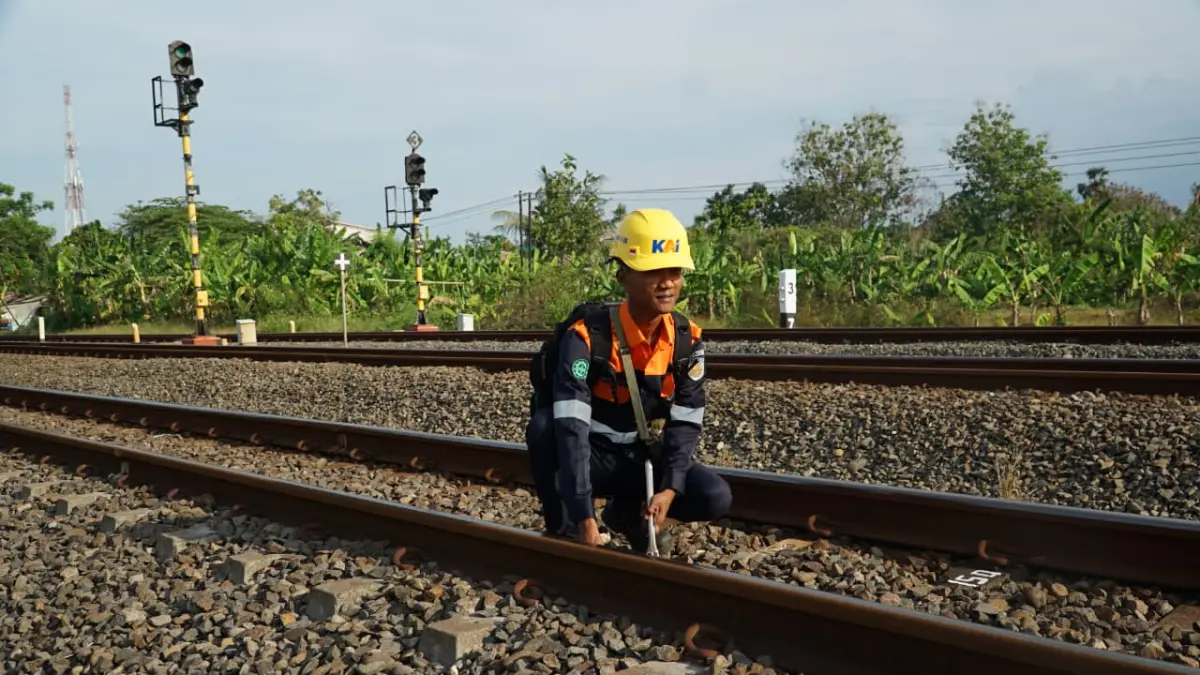 118 Petugas Pemeriksa Jalur KAI Daop 4 Semarang Bergerak Setiap Hari Jaga Keselamatan Perjalanan Kereta Api
