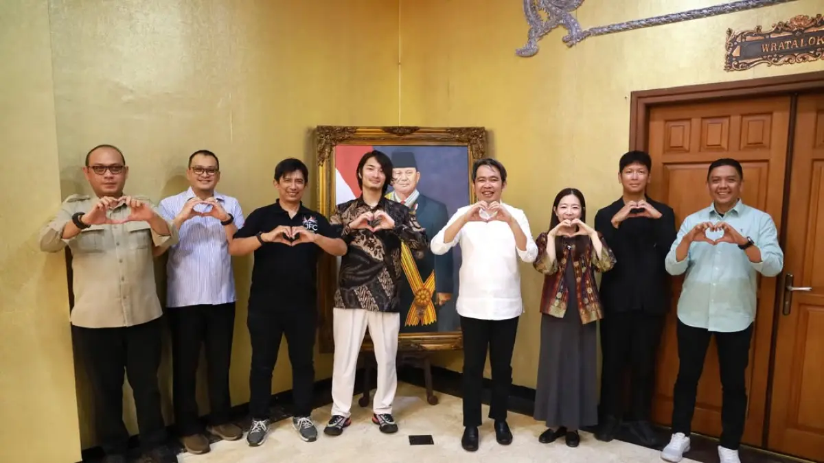 SIAP KOLABORASI: Gus Fawait bersama pengurus yayasan JFC dan Sakuranesia dari Jepang, seusai bertemu, di Pendapa Wahyawibawagraha, Minggu (10/5). (GUS FAWAIT)