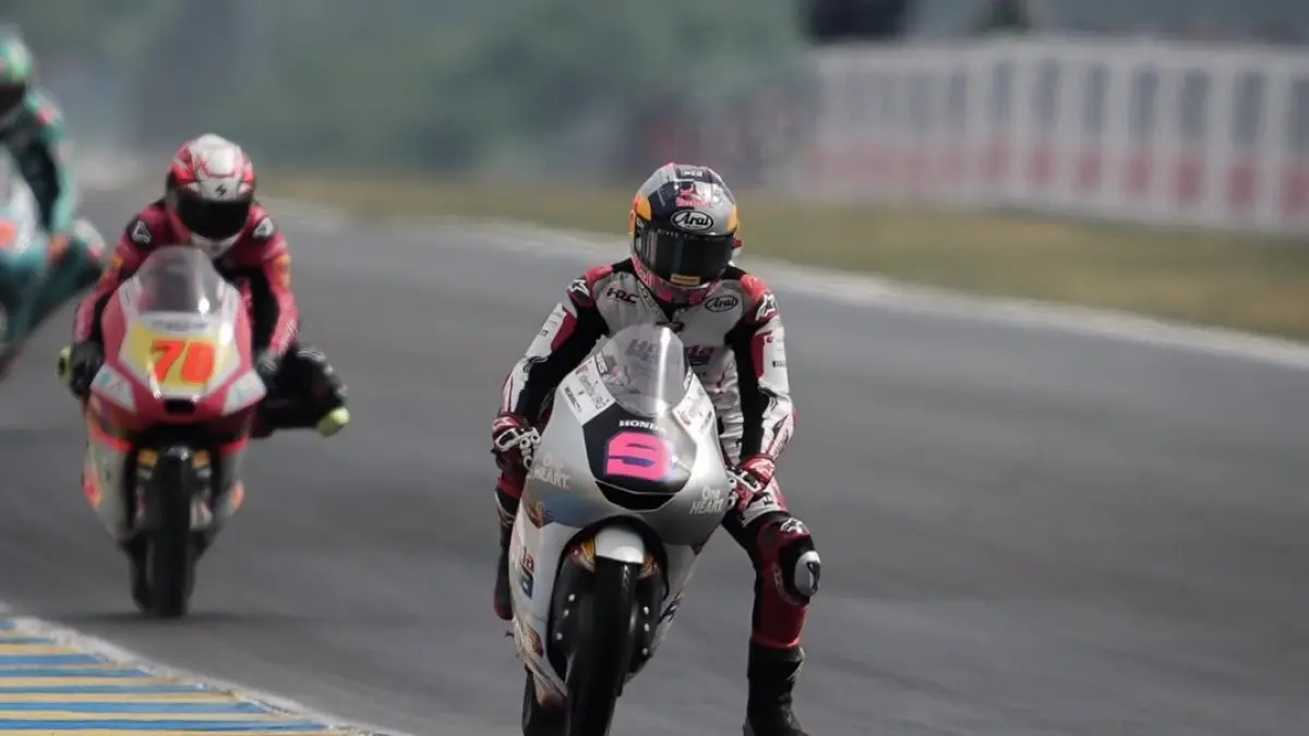 Veda Ega Pratama kini berada di peringkat lima besar Moto3 2026 setelah finis keempat di Le Mans, Prancis, Minggu (10/5). (instagram/veda_54)