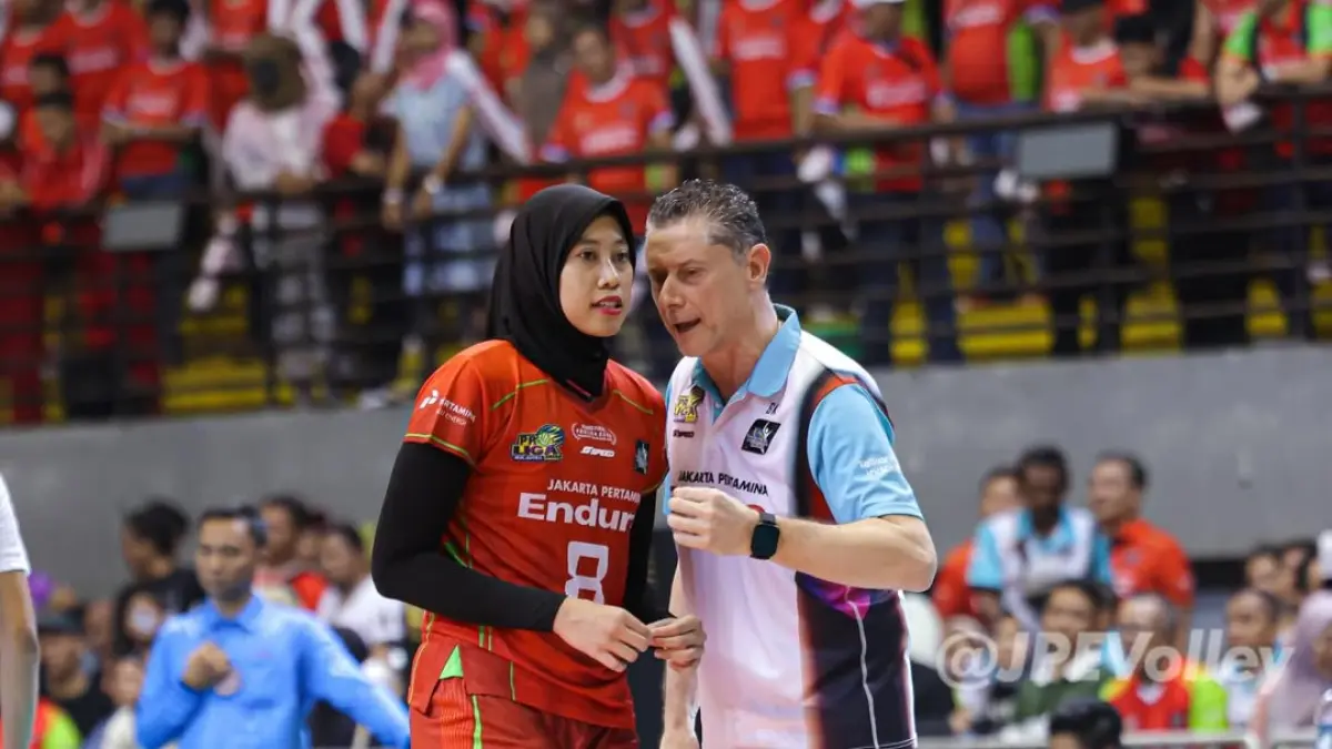 AKRAB: Megawati Hangestri Pertiwi Bersama pelatihnya di Proliga 2026 lalu. Saat ini, dia akan membela Hyundai Hillstate. (IG: jpevolley)