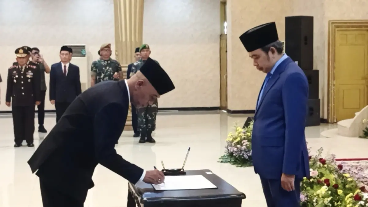 KEMBALI BERGULIR: Pelantikan posisi Pj. Sekda Jember yang dipimpin langsung oleh Bupati Gus Fawait, di Pendapa Wahyawibawagraha, (12/5).&nbsp;(MAULANA/RADAR JEMBER)
