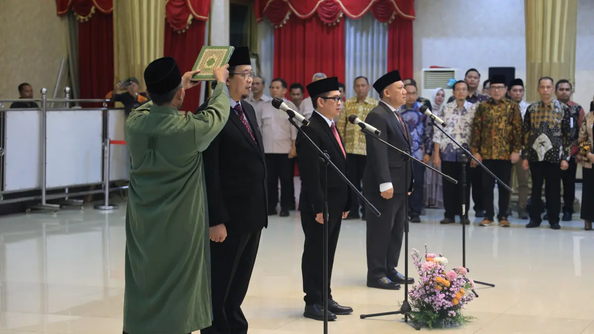 NAHKODA BARU: Tiga nama direksi PDP Kahyangan saat dilantik Bupati Gus Fawait, antara lain: Gogot Cahyo Baskoro sebagai Direktur Utama, Dima Akhyar sebagai Direktur Umum dan Keuangan, serta Nyoman Aribowo sebagai Direktur Produksi, Pemasaran, dan Pengembangan. (DISKOMINFO JEMBER)