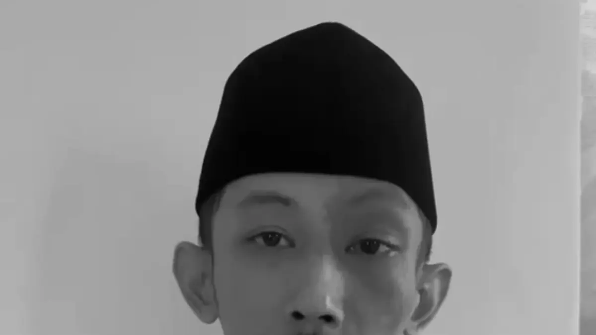 Achmad Syahri Assidiqi akhirnya klarifikasi usai dirinya kedapatan main game dan merokok saat rapat