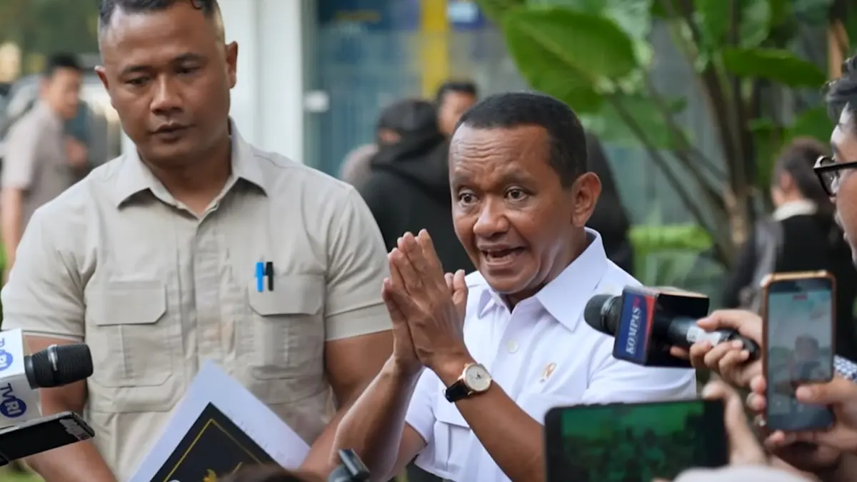 Menteri Energi dan Sumber Daya Mineral (ESDM) Bahlil Lahadalia, memberikan keterangan seusai dipanggil ke istana, (12/5/2026). (Dok. Setpres)