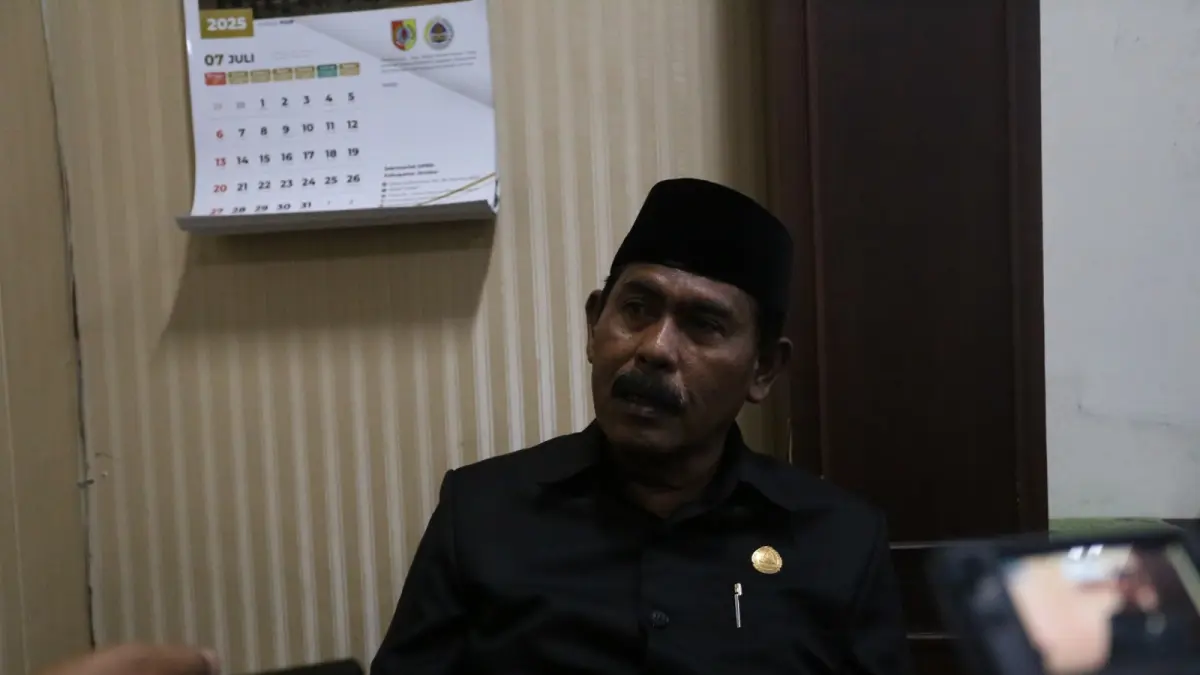 “Kalau di internal partai itu kewenangan partai masing-masing. Tetapi kalau di DPRD tetap harus ada laporan dan disposisi.” M Hafidi, Ketua BK DPRD Jember. (SIDKIN ALI/RADAR JEMBER)