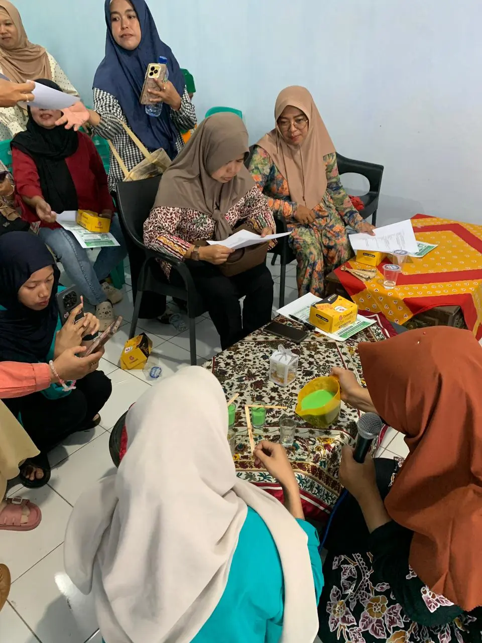 Sinergitas Fakultas Ekonomi dan Bisnis (FEB) Universitas dr. Soebandi dengan ibu-ibu PKK Gelar Pelatihan Produk Ramah Lingkungan dan Digital Marketing