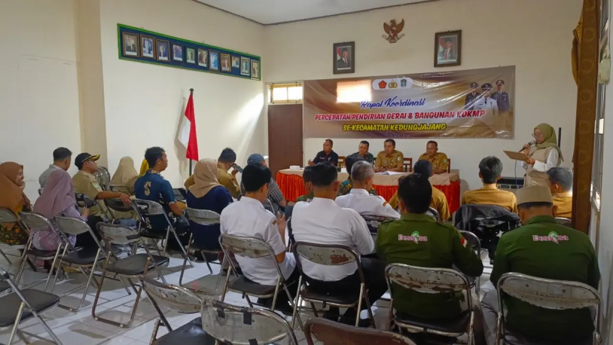 DIGENJOT: Kecamatan Kedungjajang saat menyampaikan arahan terkait percepatan progres pembangunan.(ATIEQSON MAR IQBAL/RAME)