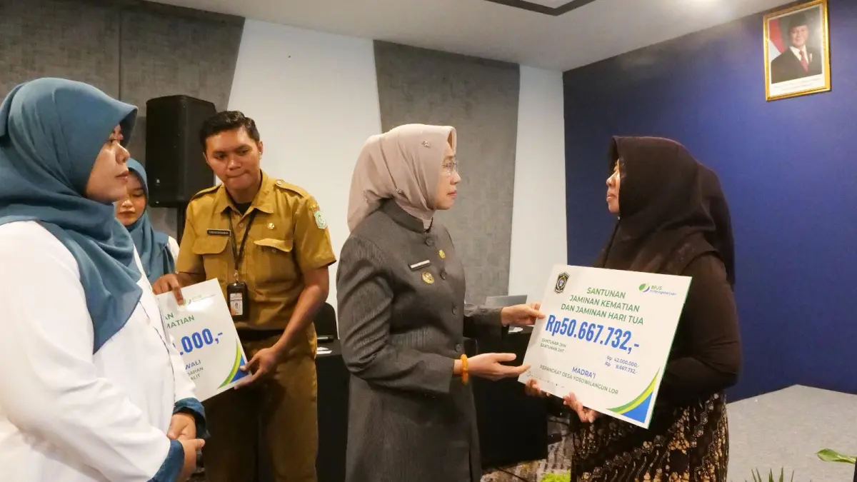 DUKUNG: Bupati Lumajang Indah Amperawati saat memberikan arahan dalam FGD, kemarin.(ATIEQSON MAR IQBAL/RAME)