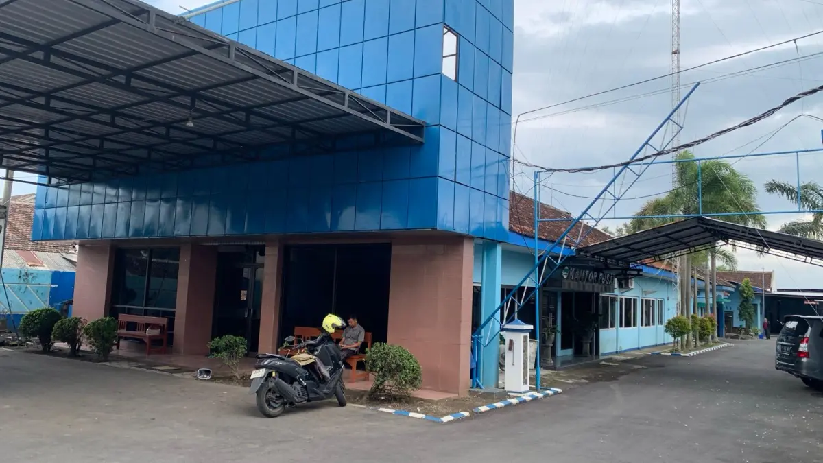 WAJIB SUMBANG PAD: Suasana kantor Perumda Ijen Tirta. Kini BUMD andalan Bondowoso itu dituntut menyumbang Pendapatan Asli Daerah (PAD) lebih signifikan.(DOK RADAR IJEN)