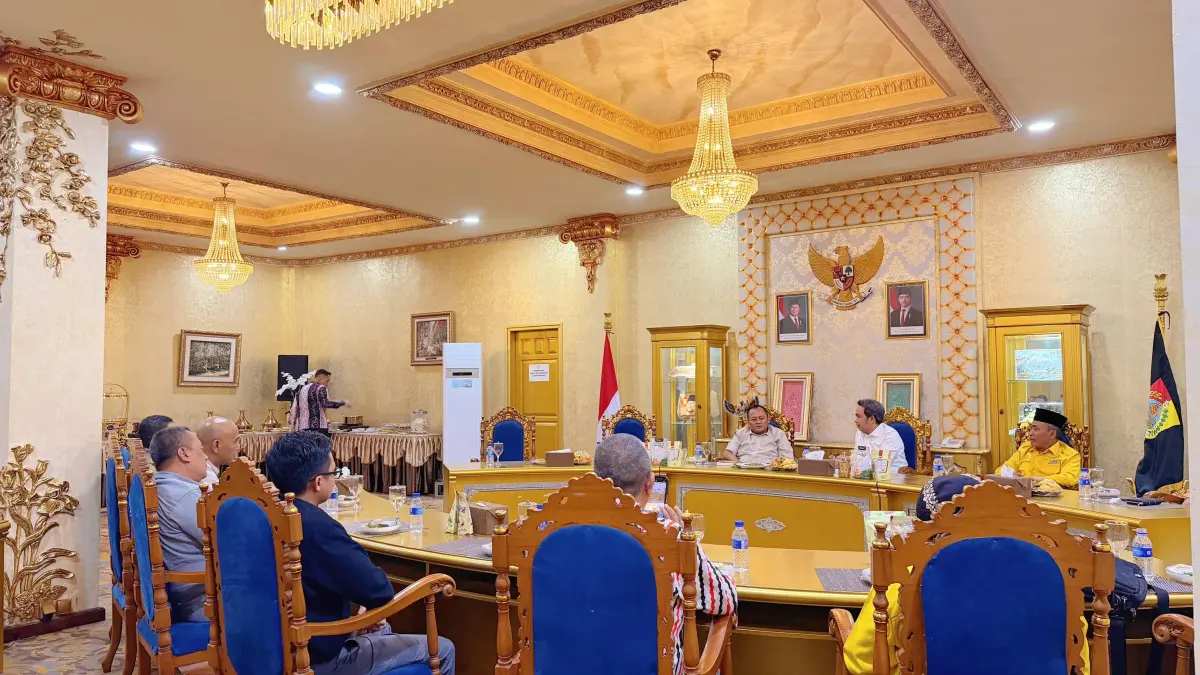 Bupaji Jember Gus Fawait menerima lawatan pengurus Keluarga Alumni Universitas Jember (KAUJE) Korda Jember dan panitia KAUJE FEST di Pendapa Wahyawibawagraha. (KAUJE)