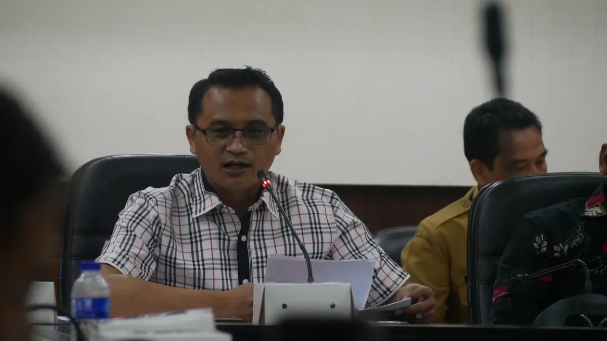 "Ini peringatan buat kami (anggota dewan, Red) agar ke depan lebih mawas diri dan lebih produktif, lebih baik dalam menjaga hubungan dengan siapa pun." WIDARTO, Wakil Ketua DPRD Jember. (SIDKIN ALI/RADAR JEMBER)
