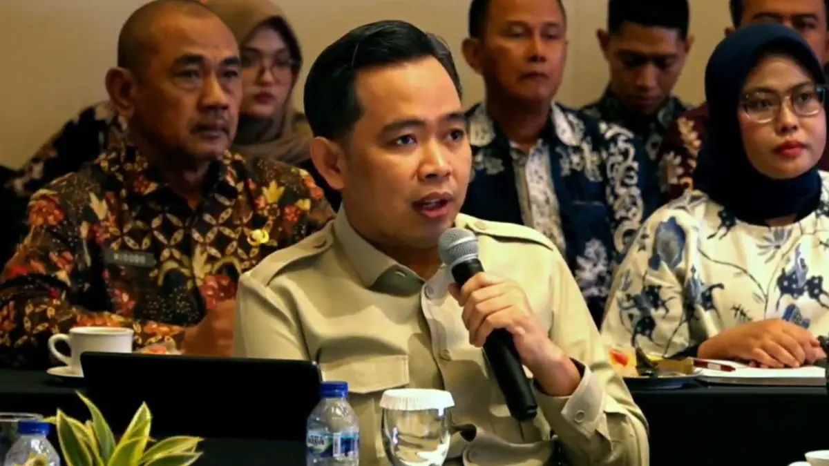 JADI PANELIS NASIONAL: Bupati Gus Fawait saat memberikan paparan terkait hasil verval kemiskinan di Desil 1 Jember, saat menjadi panelis di acara Sosialisasi Rinduk dan Inovasi Daerah, yang diselenggarakan oleh BP Taskin, di Jakarta, Kamis (21/5). (BP TASKIN)