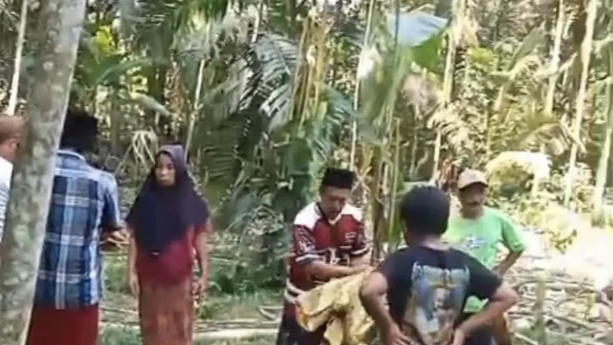 TANGKAP LAYAR: Korban duel carok di Klakah, menyebabkan satu orang meninggal dunia, pada Kamis (21/5).

