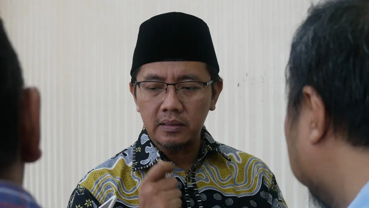 "Ini bukan sekedar masalah makanan saja tapi ini juga masalah nyawa. Bahkan ini juga masalah masa depan anak-anak kita penerus bangsa." M. AHMAD BIRBIK MUNAJIL HAYAT, Anggota Komisi D DPRD Jember. (SIDKIN ALI/RADAR JEMBER)