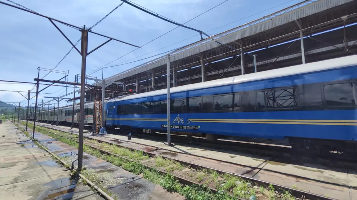 Rangkaian KA Sangkuriang di Spoor Cuci Depo Kereta Ketapang (19/5). (DAOP 9 JEMBER)