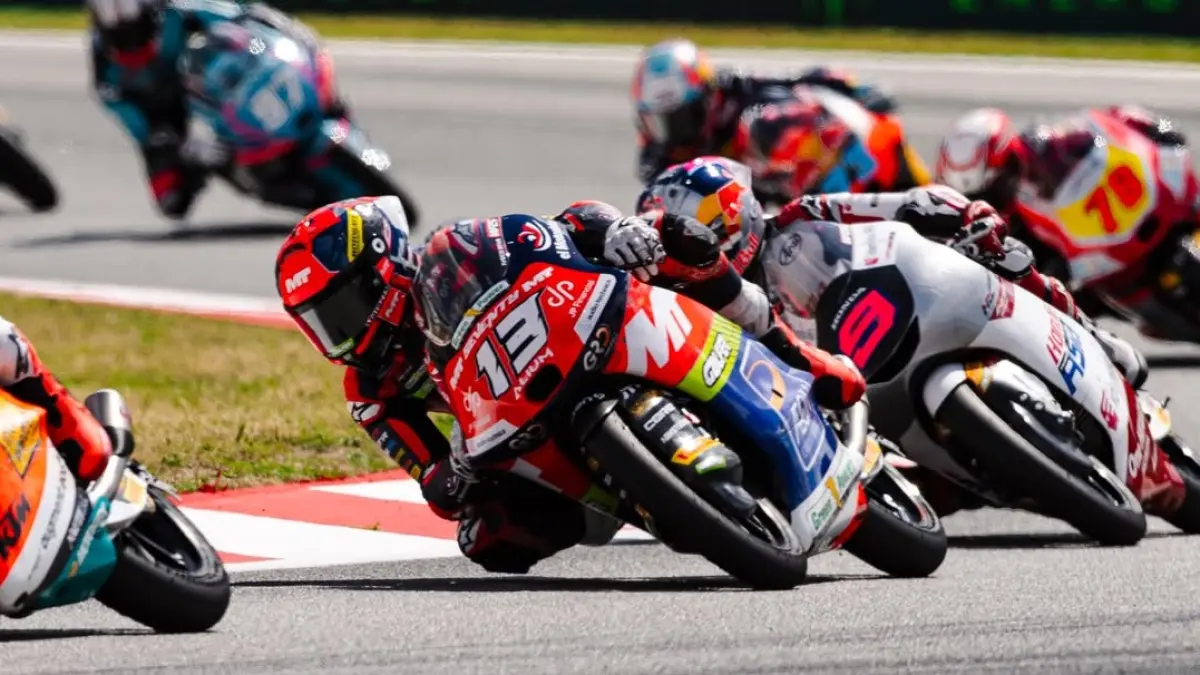 Hakim Danish (13), rider Moto3 asal Terengganu, Malaysia, diikuti Veda Ega Pratama, rider asal Gunungkidul,Yogyakarta, di sirkuit de Barcelona, Catalunya. (instagram/hakimdanish_13)