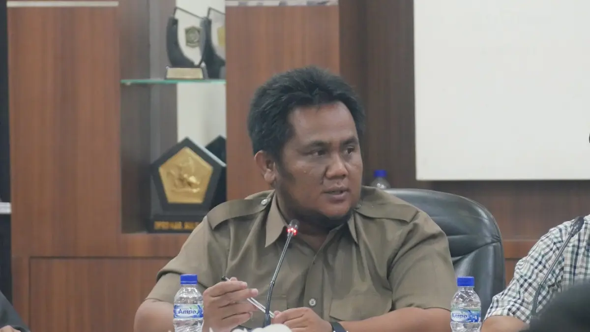 “Kalau bicara&nbsp;money politic, ya hampir pasti ada. Tinggal bagaimana antisipasinya supaya tidak menimbulkan konflik besar di masyarakat.” BUDI WICAKSONO, Ketua Komisi A DPRD Jember. (SIDKIN ALI/RADAR JEMBER)