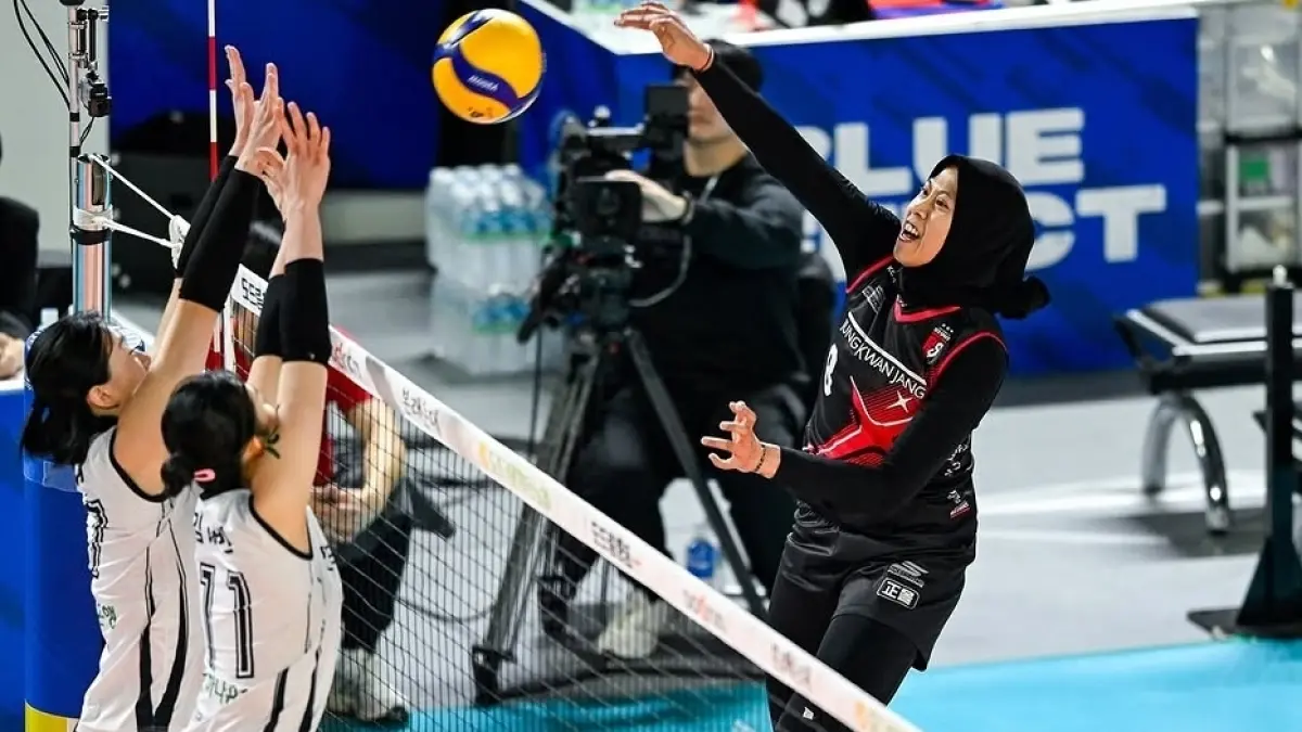 Megawati Hangestri Pertiwi melakukan spike tajam saat membela Red Sparks di liga Voli Korea Selatan beberapa tahun lalu. (IG: red_sparks)