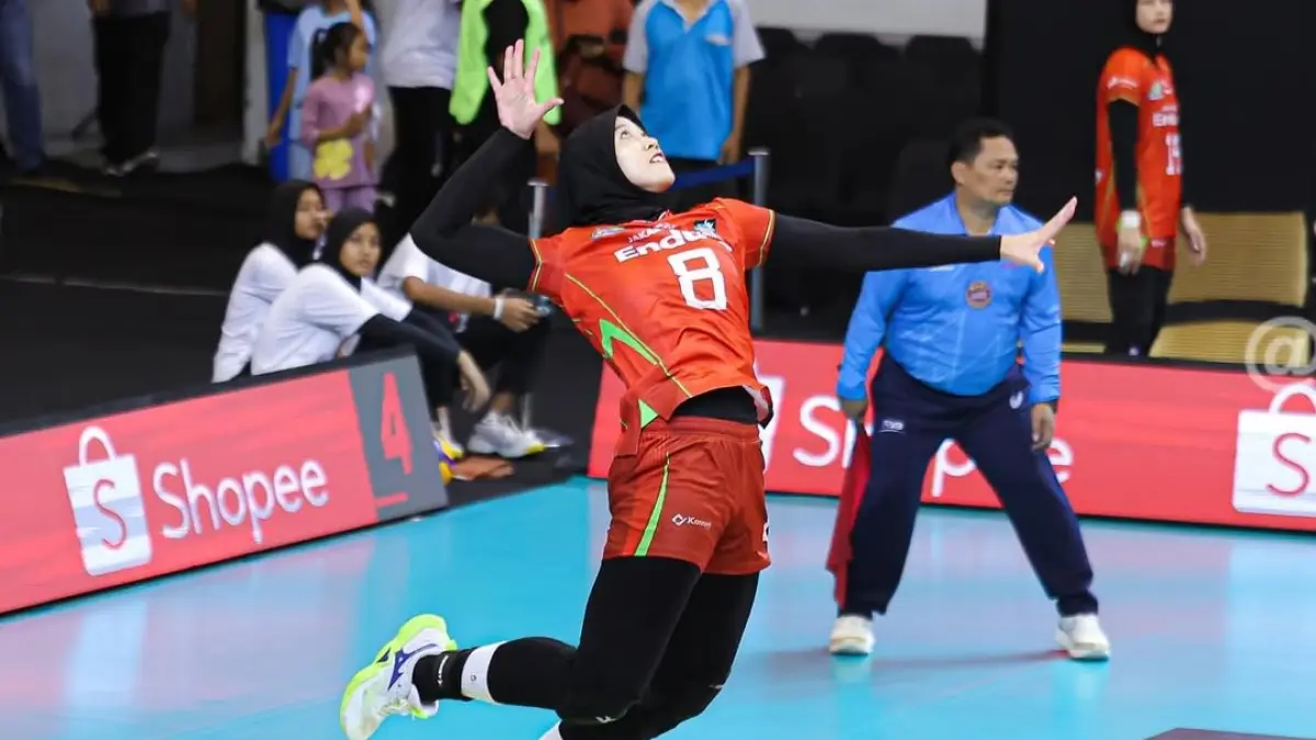 TAJAM: Megawati Hangestri Pertiwi bersiap melakukan service, ketika membela Jakarta Pertamina Enduro di Proliga 2026. (IG: jpevolley)