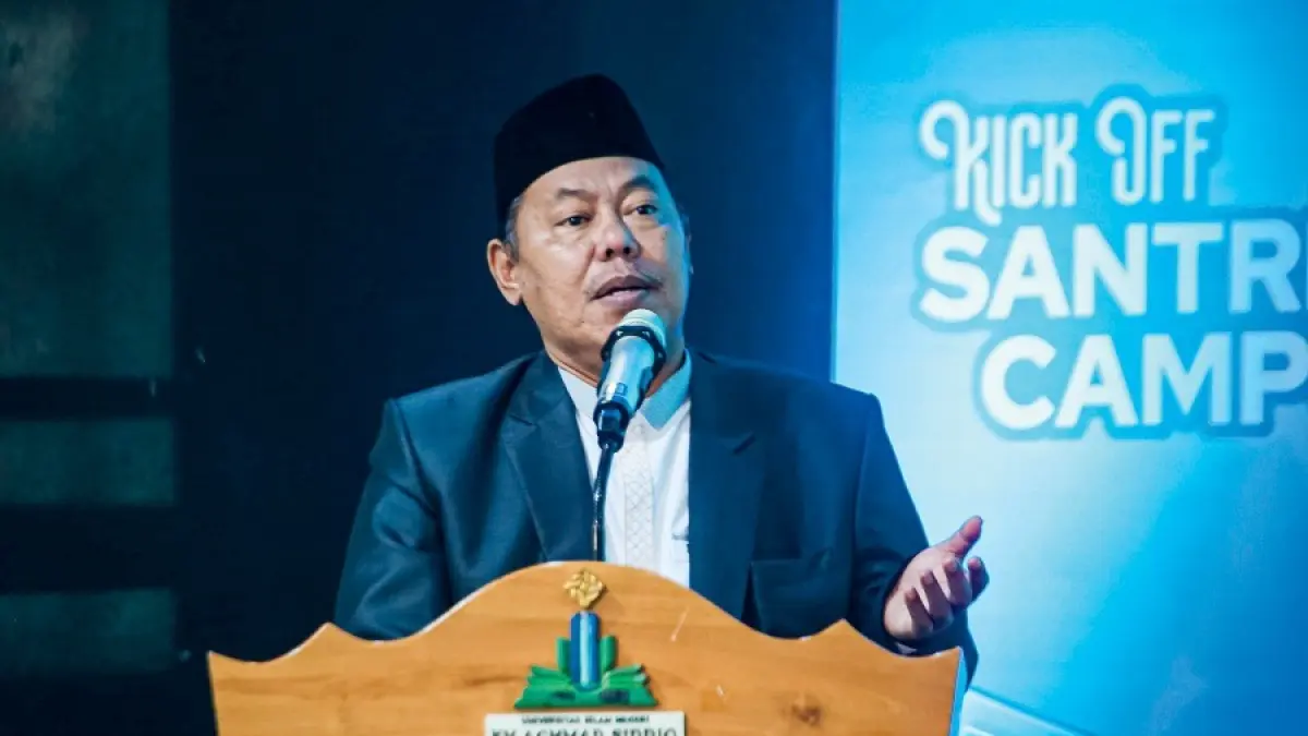 “Sai mengajarkan bahwa keberhasilan diraih melalui perjuangan dan kesabaran. Sedangkan Zamzam memberi pelajaran agar manusia mampu menjadi pribadi yang bermanfaat bagi lingkungan sekitarnya.” Prof. HEPNI, Rektor UIN KHAS Jember. (M. ADHI SURYA/RADAR JEMBER)