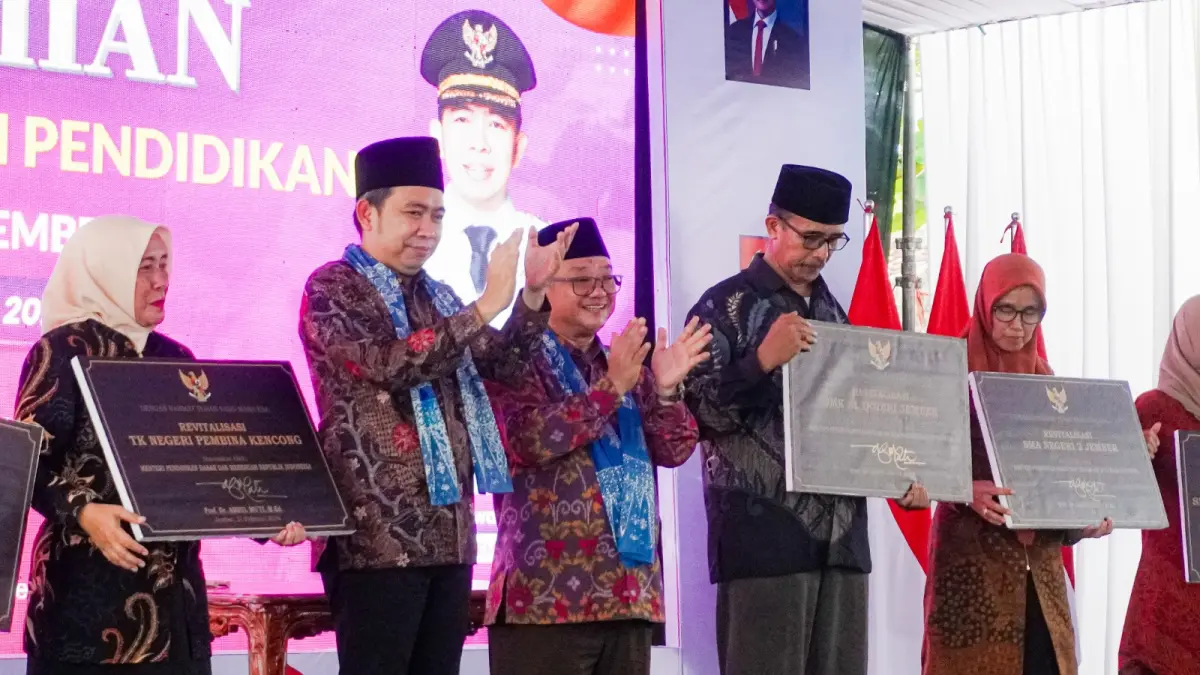 SIMBOLIS: Bupati Gus Fawait dan Mendikdasmen Abdul Mu
