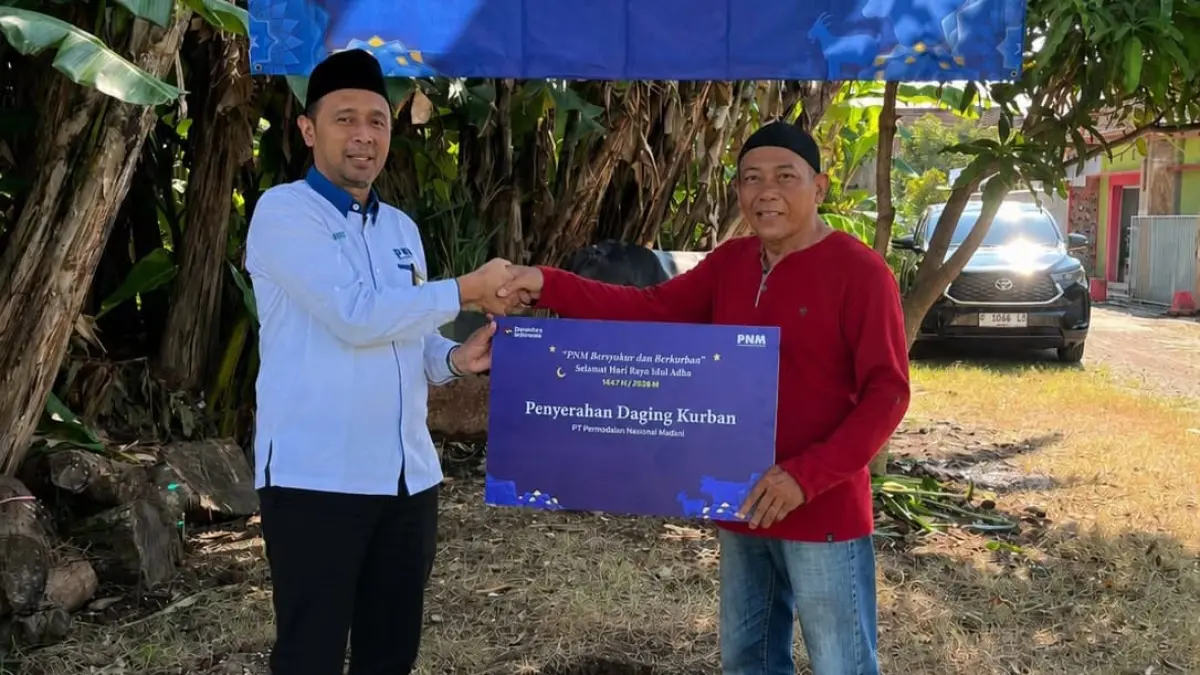 PT Permodalan Nasional Madani (PNM)Tebar Syukur, Salurkan Hewan Kurban ke Warga (PNM Cabang Jember)