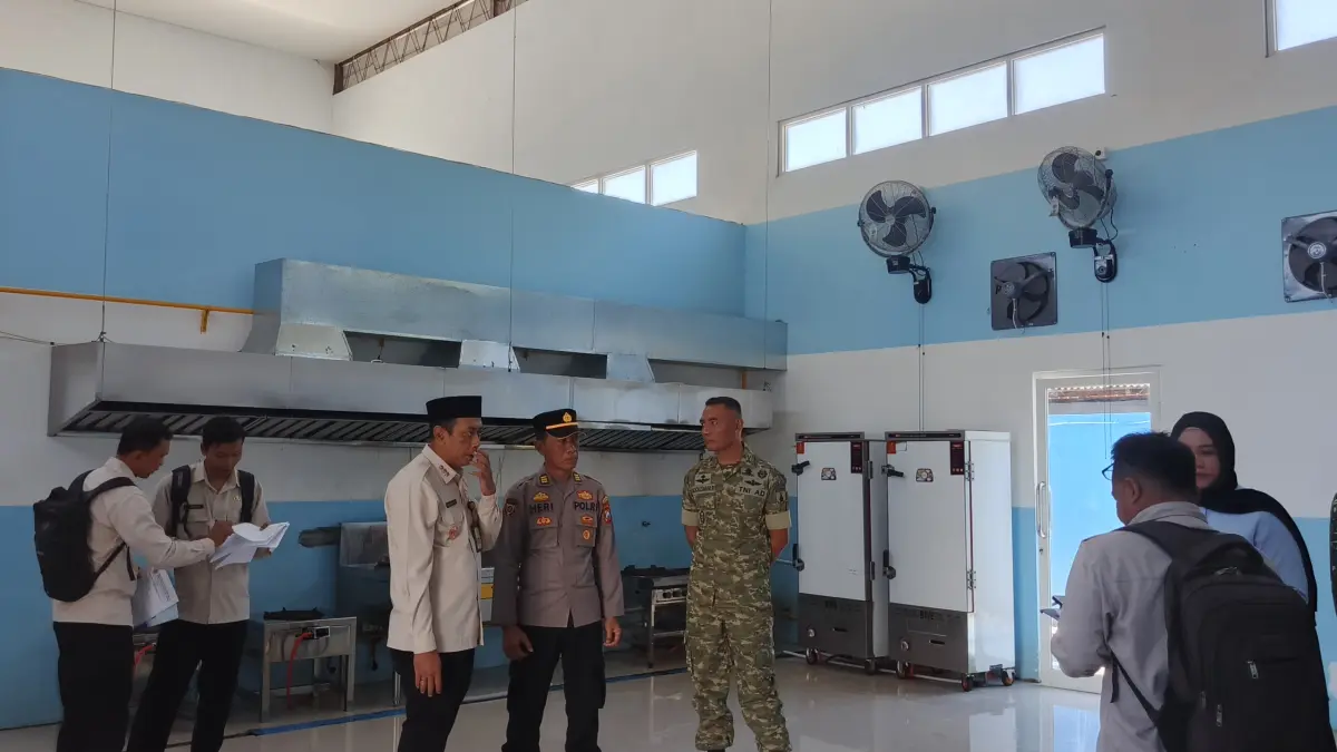 Tim khusus bentukan Satgas MBG Kabupaten Jember saat supervisi dapur MBG besar-besaran secara serentak di 31 kecamatan se-Jember, Jum