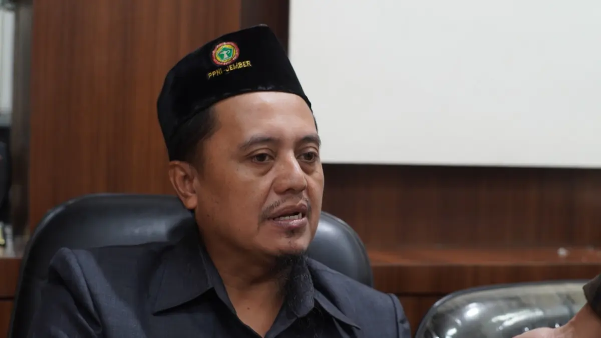 “Ini sangat naif sekali kalau itu dibebankan hanya menjadi tanggung jawab bidan. Ini harus komprehensif, harus bersinergi satu sama lain.” Achmad Dhafir Syah, Anggota Komisi D DPRD Jember. (SIDKIN ALI/RADAR JEMBER)