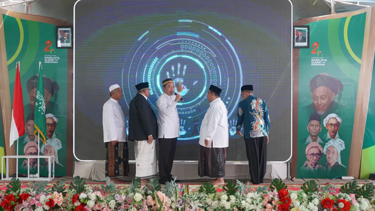 RESMI: Bupati Bondowoso Abdul Hamid Wahid secara simbolis membuka Konfercab XXIV PCNU Bondowoso di Ponpes Nurul Ulum. (PROKOPIM BONDOWOSO)
