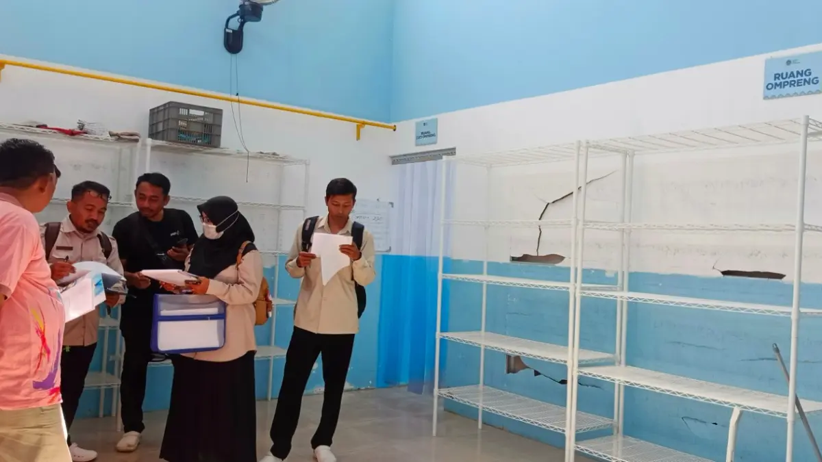 INSPEKSI: Tim khusus bentukan Satgas MBG Kabupaten Jember saat menggelar supervisi besar-besaran secara maraton (29/5). Salah satunya menyasar di seluruh SPPG di Kecamatan Balung, Jember. (MAULANA/RADAR JEMBER)