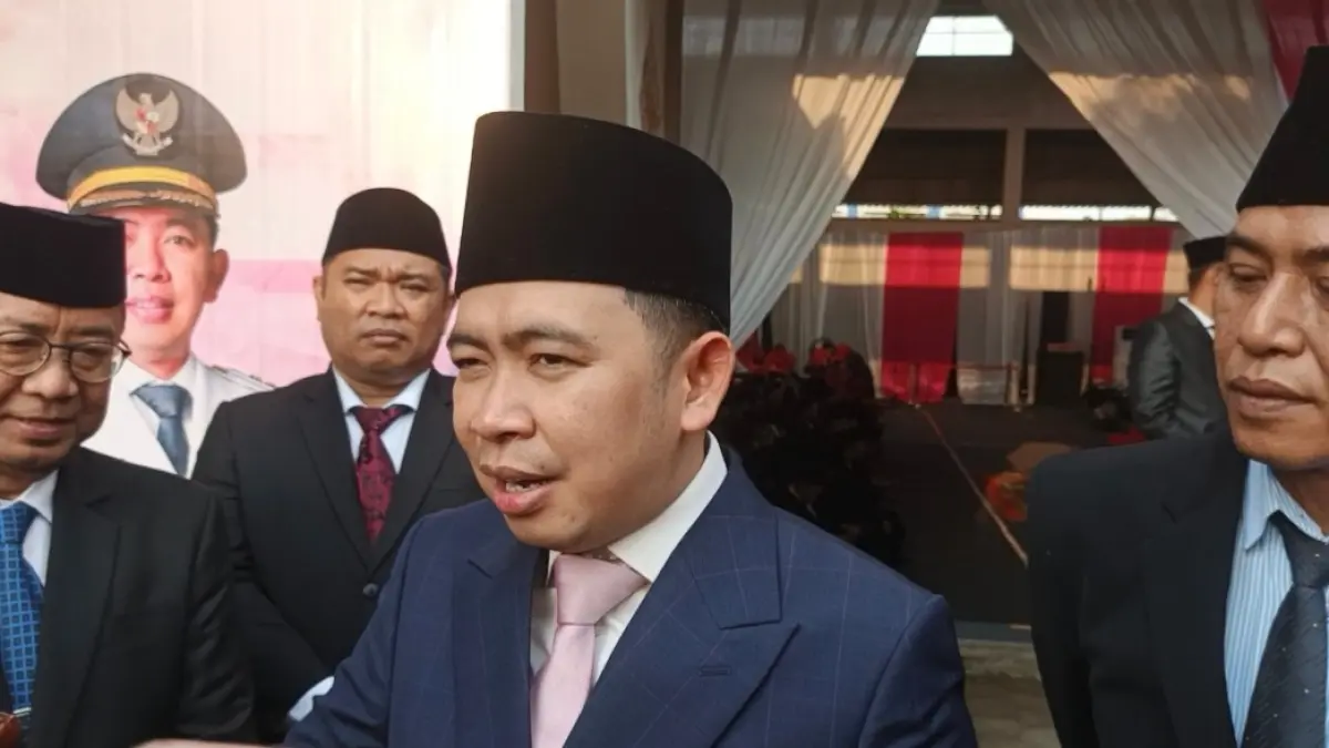 "Kalau ada yang membuang sampah tiba-tiba— oleh oknum yang harusnya bisa mengelola sendiri tapi dibuang di tengah masyarakat—tolong difoto atau divideo."
MUHAMMAD FAWAIT, Bupati Jember. (MAULANA/RADAR JEMBER)