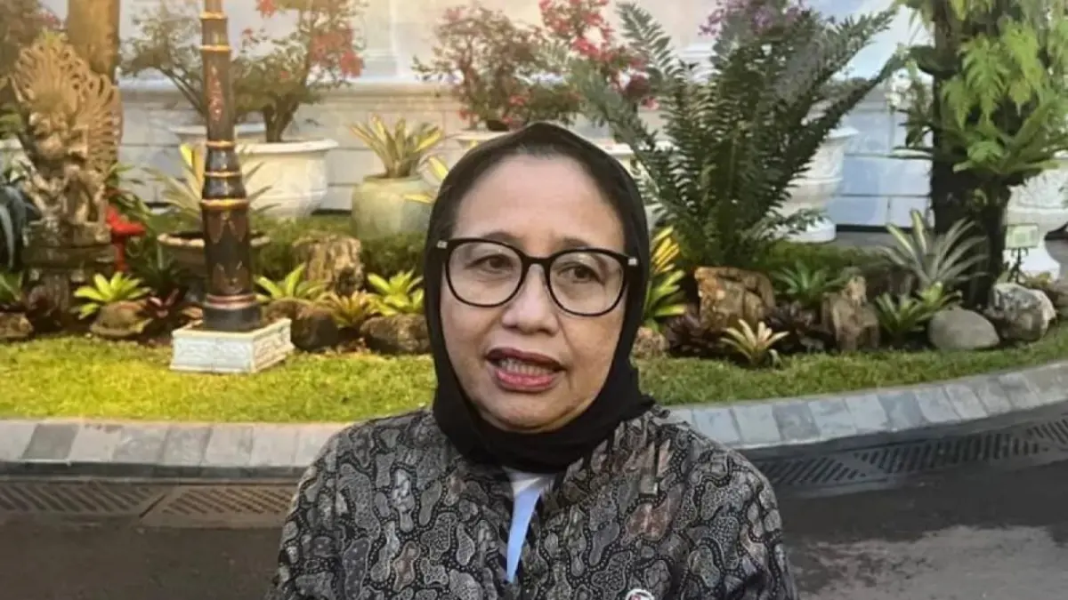 Ketua Yayasan Gerakan Solidaritas Nasional (GSN) yang juga Wakil Kepala Badan Gizi Nasional (BGN) Nanik S. Deyang menyampaikan keterangan di kompleks Istana Kepresidenan Jakarta, Kamis (20/11/2025). (ANTARA/Fathur Rochman/am)