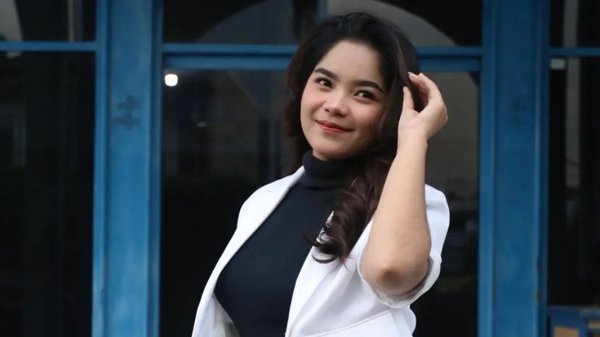 Kisah Vizza, Kontestan Top 9 KDI 2025 asal Jember yang menghidupkan musik lama. (YULIO FA/RADAR JEMBER)
