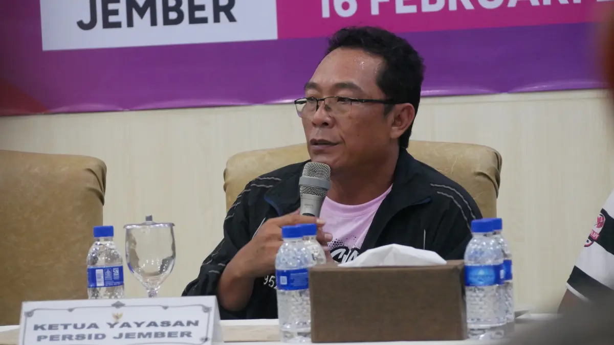 "PSSI mempercayai kami (Persid), mempercayai Pemkab Jember untuk menjadi tuan rumah lagi di 32 besar Piala Liga 4 Piala Presiden. Ini tentu menjadi kebangkitan Persid, kebangkitan seluruh masyarakat pecinta sepak bola di Jember.” ARDI PUJO PRABOWO, Ketua Yayasan Persid Jember Baru Jember Maju. (SIDKIN ALI/RADAR JEMBER)
