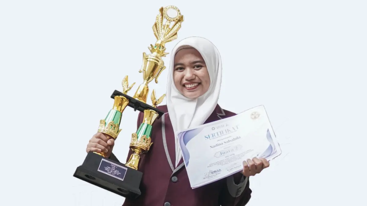 UNJUK GIGI: Nadina Salsabila, Siswi SMA Nuris Jember yang meraih prestasi di bidang story telling nasional. (SMA NURIS JEMBER)