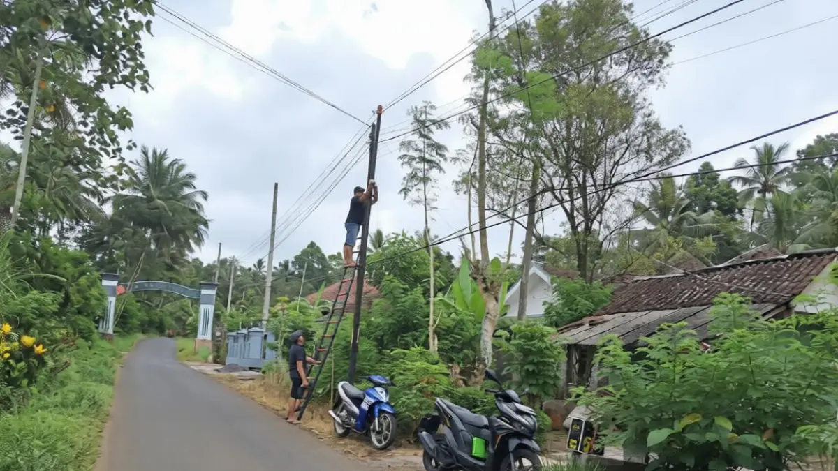 PASANG: Beberapa dusun mulai terpasang CCTV untuk memantau keamanan desa.
