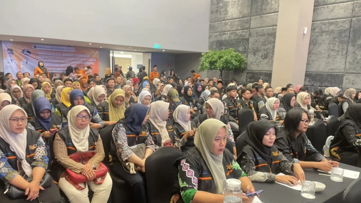 IKUTI: Ribuan petugas sensus ekonomi 2026 saat mendengarkn arahan dari Bupati Lumajang, di Hall Aston Inn Lumajang, Selasa (9/6) kemarin.

