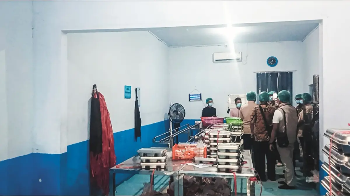 JADI ATENSI: Salah satu dapur MBG atau SPPG yang sempat disidak oleh Satgas MBG Jember pada Mei kemarin. (MAULANA/RADAR JEMBER)