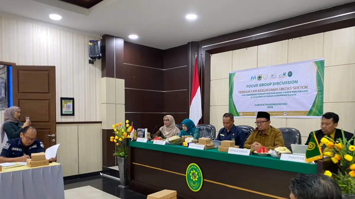 KERJASAMA: Perwakilan Pengadilan Agama, Dinsos P3AKB dan Dispendukcapil melakukan FGD.(ILHAM WAHYUDI/RADAR IJEN)