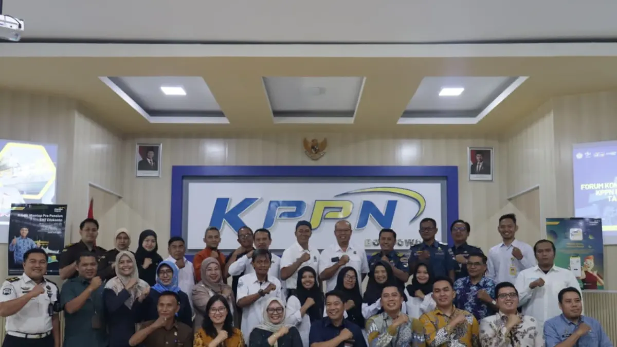 Pimpinan KPPN Bondowoso dan sejumlah satuan kerja usai mengikuti Forum Konusultasi Publik