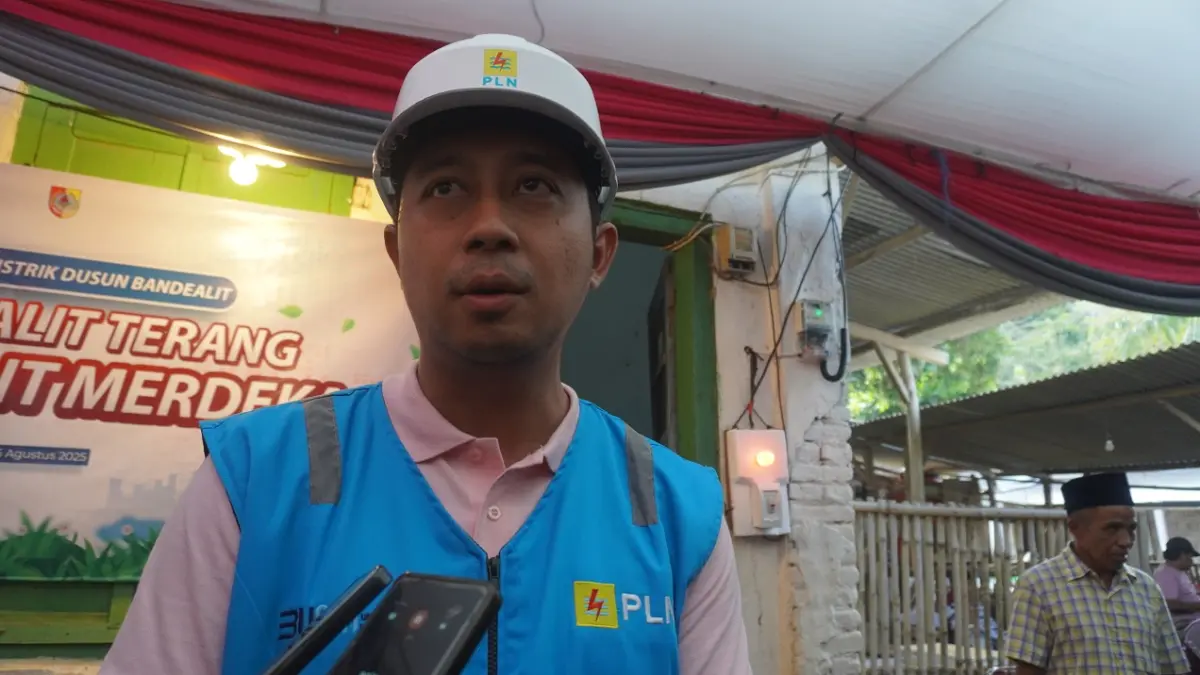 "Terkait dengan kompensasi dan lain-lain itu masih belum ada pembahasan dari kita. Tapi, harusnya yang sudah dikonsumsi, itu yang memang harus dibayar." SENDY RUDIANTO, Manager PLN UP3 Jember. (MAULANA/RADAR JEMBER)
