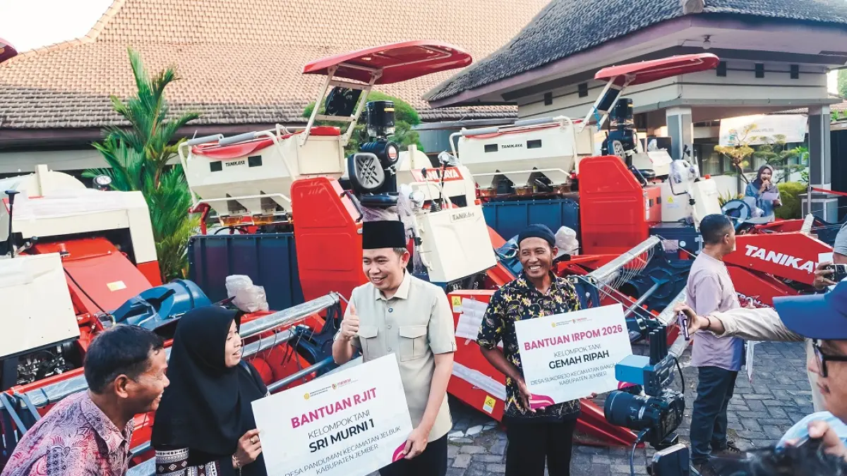 PEDULI: Proses Diklatsar KSR PMI Unit Markas. Selama lima hari mereka digembleng untuk meningkatkan kapasitas dari teori hingga praktik di masyarakat. Termasuk membantu ke masyarakat yang membutuhkan. (PMI JEMBER) 
