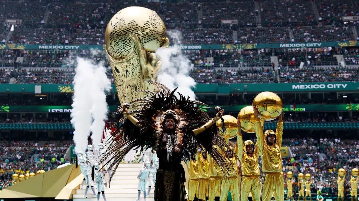 Upacara pembukaan Piala Dunia berlangsung meriah di Stadion Azteca. (Foto: Reuters)
