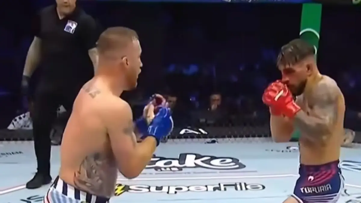 momen pertarungan Justin Gaethje melawan Ilia Topuria dalam ufc white hiuse (sc:sportfy)