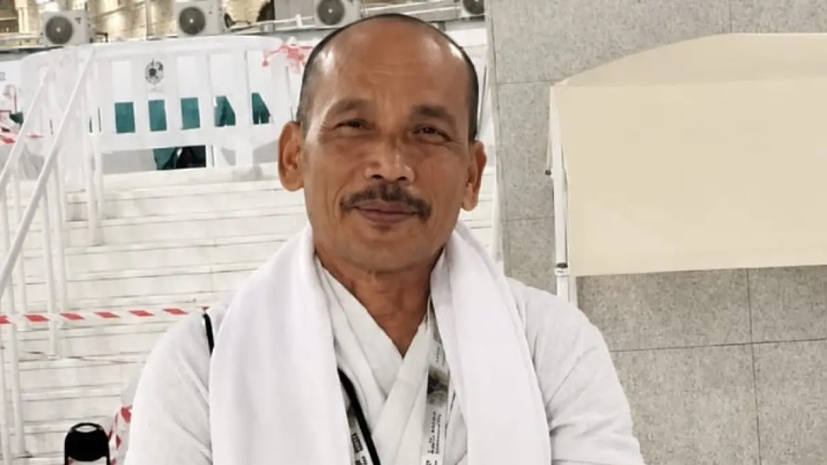“Di Madinah kami akan memanfaatkan kesempatan untuk beribadah di Masjid Nabawi serta berziarah ke sejumlah lokasi bersejarah,” NUR SHOLEH, Kepala Kemenhaj Jember dan Pembimbing Haji Kloter 97 Jember. (Regar Jeane Dealen Nangka)