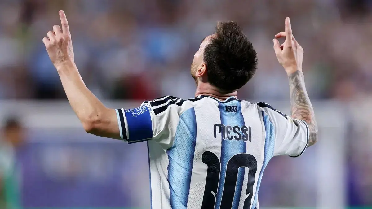 Lionel Messi merayakan gol saat lawqan Aljazair pada laga Grup J Piala Dunia 2026 di Stadion Arrowhead. (FIFA)