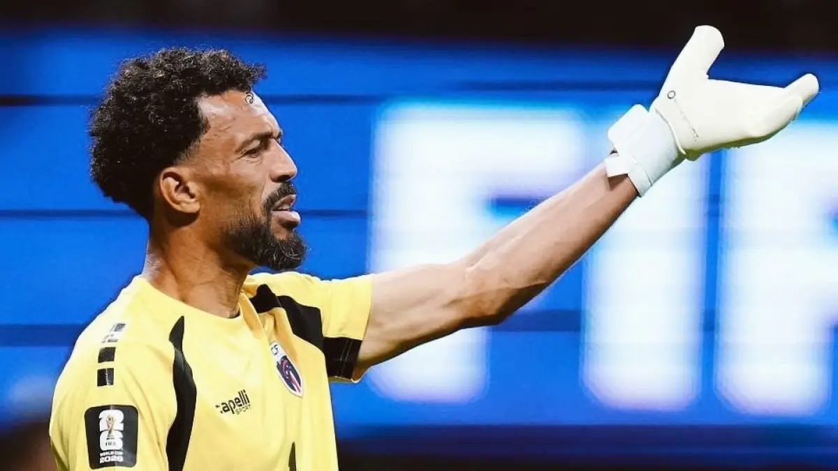 Josimar Jose Evora Dias atau yang lebih dikenal sebagai Vozinha, kiper timnas Tanjung Verde yang tahan gempuran Spanyol. (IG/vozinha1)