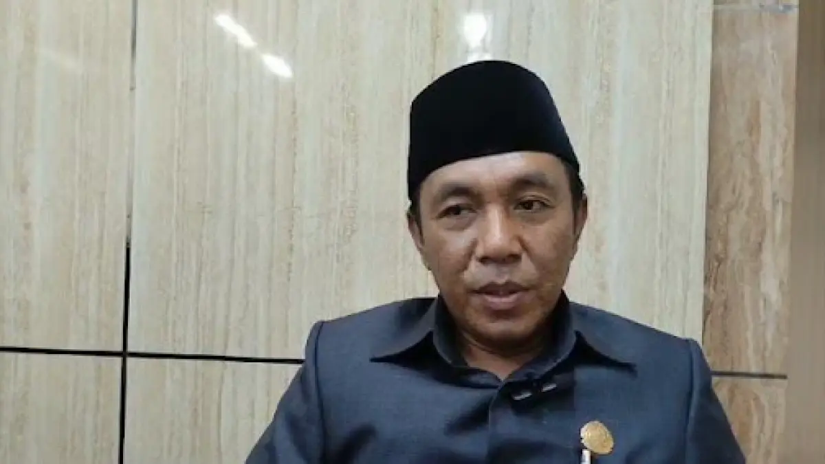 “Kalau memang ada dapur yang fiktif, ini menjadi kesempatan untuk mendeteksinya.”
Ahmad Hoirozi, Wakil Ketua Satgas MBG Jember. (SIDKIN ALI/RADAR JEMBER)