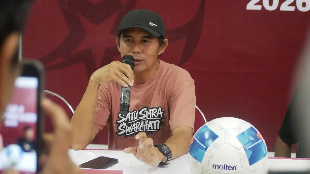 "Kami bingung siapa yang siap, siapa yang siap. Kami lihat bench pemain, semuanya diam-diam. Itu cukup disayangkan, berarti mentalnya belum siap."
Nurul Huda, Pelatih Persid Jember (Babak Nasional). (Sidkin Ali/Radar Jember)